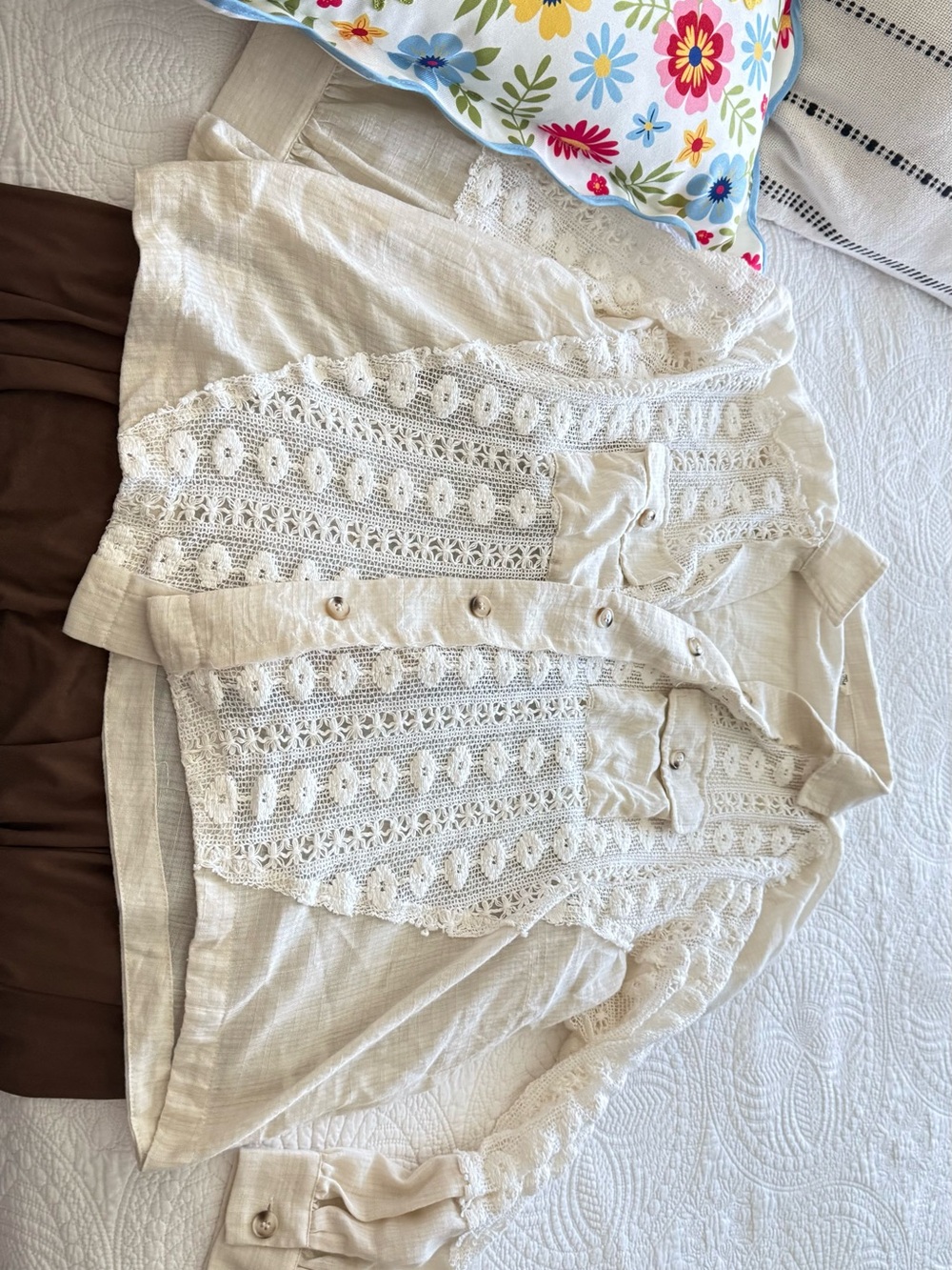 Miss Me Cream Crochet-Panel Button up. - Picture 3 of 4